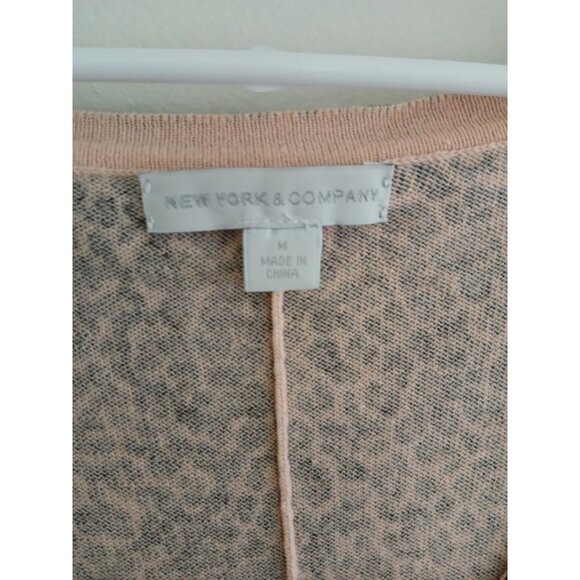 New York & Company  Womens M Leopard Animal Print Buttoned Cardigan Blouse Y2K - Picture 4 of 6